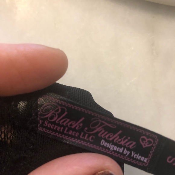 Black Lace shell undergarment - Picture 2 of 2